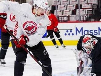 Devätnásťročný obranca Devils zažije debut v play-off