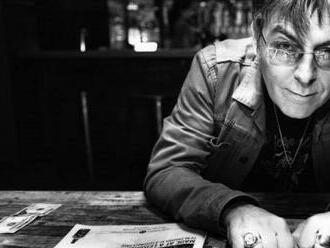 Ve věku 59 let zemřel basák The Smiths Andy Rourke