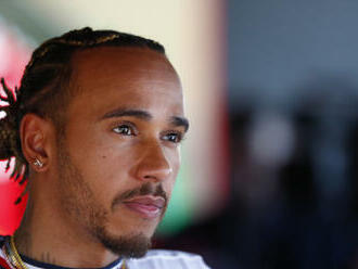 Hamilton by mohl ve formuli jezdit za Ferrari, stáj už mu nabídla smlouvu