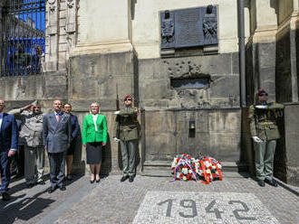 Princ Edward uctil památku československých parašutistů