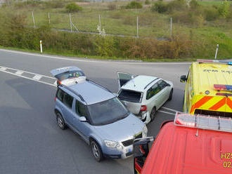 Na nájezdu na dálniční přivaděč od Přeštic   se střetly tři osobní vozy.…