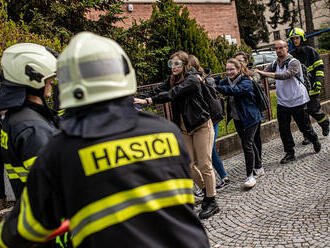 Na Lékařské fakultě Univerzity Karlovy v Hradci Králové nacvičovaly složky IZS zásah po útoku aktivního střelce