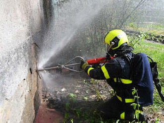 Hasiči cvičili v Dolní oblasti Vítkovic s Cobrou, využili budovu určenou k demolici