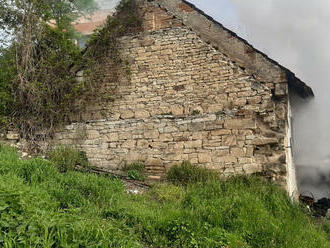 Hasiči ze stanice Roudnice nad Labem a dobrovolní hasiči obcí Budyně nad Ohří, Mšené Lázně a Peruc…