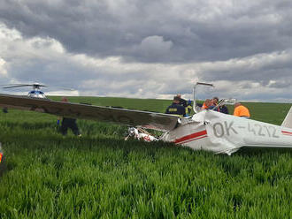 U obce Vodochody na Litoměřicku zasahovali hasiči u pádu větroně, resuscitovali dvě osoby