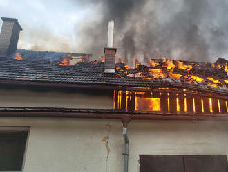 Požár garáže v Šenově u Nového Jičína způsobil škodu za 950 tisíc korun, zasahovaly tři jednotky