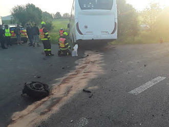 Hasiči z České Lípy vyjeli k dopravní nehodě autobusu a osobního automobilu do části obce Dobranov.…