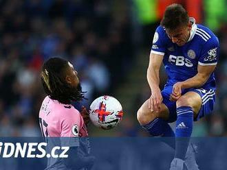 Maddison nedal penaltu a Leicester v boji o záchranu remizoval s Evertonem