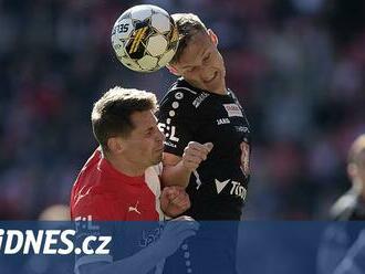 Problém nejen pro derby. Olayinka a Masopust mají po sezoně, řekl kouč Slavie