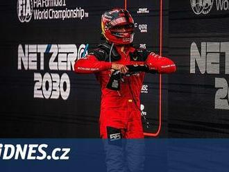 Trable pana Sainze. Na Leclerca opakovaně nestačí. Blíží se konec ve Ferrari?