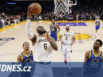 Lakers jdou v play off NBA do vedení, přejeli Golden State. Uspělo také Miami