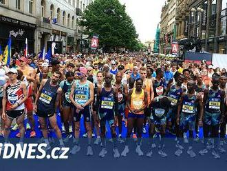 O Pražském maratonu: Gumové nohy Stewartové a Keňan trénující v Japonsku