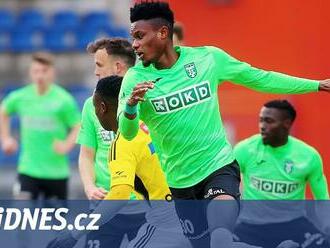 Karvinští fotbalisté rozstříleli Prostějov a vrátili se do čela druhé ligy