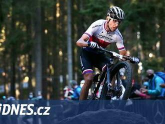 Světový pohár je zpět. Pidcock, Schurter a Cink se proženou Vysočina Arenou