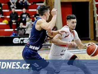 Basketbalisté Pardubic ve třetím semifinále poprvé porazili Děčín