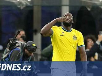 AC Milán po prohře s outsiderem utíká Liga mistrů, Inter rivalovi odskočil