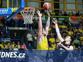 Opavští basketbalisté zabrali po půli a v sérii se ujali vedení