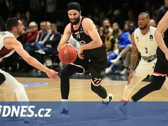 Basketbalista Hruban slaví s London Lions treble, vyhrál i play off britské ligy