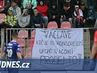 Protest a slzy kapitána. Brnu boj o záchranu nejde a fanouškům došla trpělivost