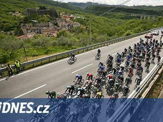 ONLINE: Giro u moře. Etapa pro sprintery a bez dalších jezdců, které vyhnal covid