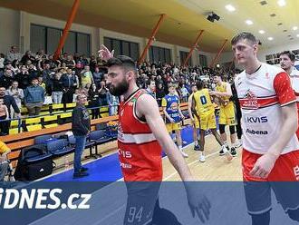 Z prasárny standard? Basketbal řeší rukotřes, Repeša věštil jako Nostradamus