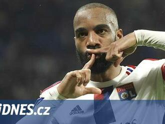 Lyon porazil Monako a bojuje o poháry, Lacazette dotáhl Mbappého