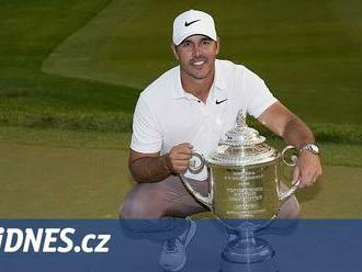 Americký golfista Koepka završil v Rochesteru hattrick v PGA Championship