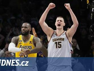 LeBronových 40 bodů bylo Lakers málo, Denver je vyřadil 4:0 a je ve finále