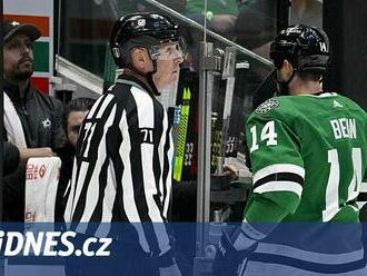 Dallas bude ve Stanley Cupu bez kapitána. Benn dostal trest za krosček