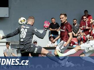 Sparta - Plzeň 0:1, mistrovské oslavy po porážce, rozhodl Vydra