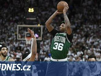 Miami chyběla necelá sekunda do finále NBA. Boston ale otočil a srovnal sérii