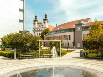 FIRST MINUTE VEĽKÁ NOC v obľúbenom Holiday Inn**** Trnava s wellness a dieťaťom do 6 rokov zdarma