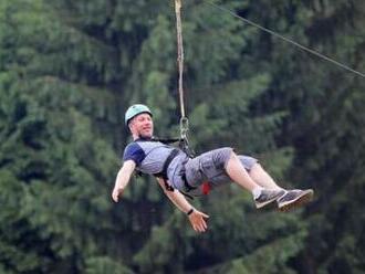 Zbožňuješ ten pocit, keď sa ti po tele rozprúdi adrenalín? Zipline je pre teba tou správnou atrakciou.