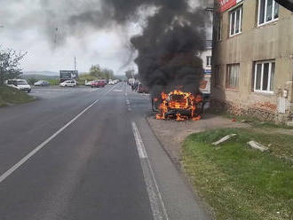 Jednotka ze stanice Teplice vyjela k požáru osobního auta v Hudcově, nikdo nebyl zraněn. Hasiči…