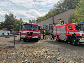 Liberečtí hasiči byli povoláni k požáru v průmyslové hale v Českém Dubu. Před příjezdem jednotek na…