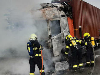 Tři jednotky likvidovaly požár kamionu na brněnské dálnici u Šternova, hořel na 41. kilometru