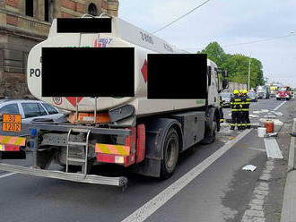 Jednotka ze stanice Ústí nad Labem zasahovala u dopravní nehody dvou nákladních automobilů v…