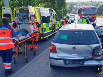 V Malostranské ulici v Plzni zasahují složky IZS u nehody dvou osobních vozidel, jeden člověk…