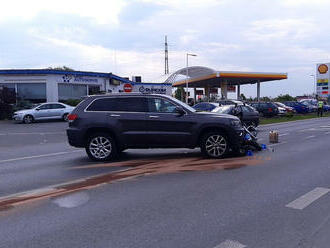 Ve Vestci na Praze-západ řeší hasiči dopravní nehodu osobního automobilu a motorky. Kolegům ze ZZS…