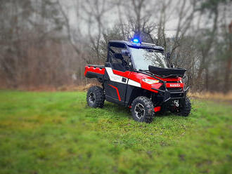 Čtyřkolka Polaris Ranger XP 1000 je ten pravý pomocník hasičů v obtížném terénu, lze ho doplnit specializovaný­mi moduly