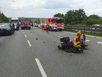 Na 204. kilometru dálnice D1 ve směru Vyškov zasahují složky IZS u nehody motorky a osobního…