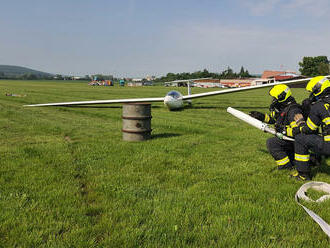 Na letišti v Kroměříži cvičily složky integrovaného záchranného systému zásah při pádu větroně na leteckém dnu