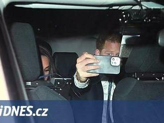 Taxikář promluvil o honičce Harryho a Meghan s paparazzi