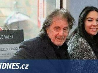 Al Pacino bude opět otcem. Jeho o 53 let mladší přítelkyně je těhotná