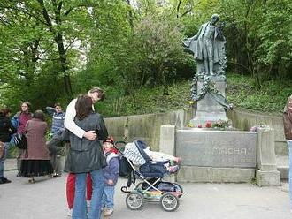 Česko si připomíná 1. máj. Konají se demonstrace, průvody i majálesy