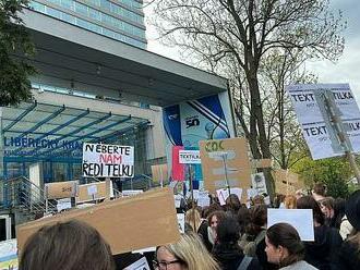 Kraj plánuje sloučení textilky s průmkou. Studenti jsou proti, vznikla i petice