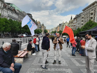 Společně za mír a svobodu. Na Václavském náměstí demonstrují stovky lidí