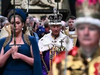 Korunovaný král Karel III.: Rodinu staví do latě, teď ho čeká obrovská výzva