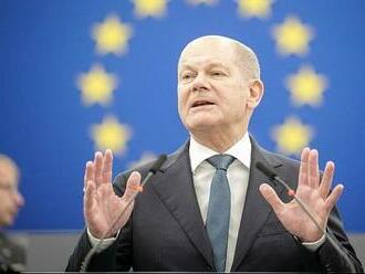 Scholz v europarlamentu: Německý kancléř se 9. května postavil proti Putinovi