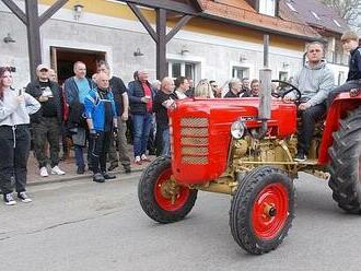 Značka Zetor stále žije. Potvrdily to traktory na srazu pod slavným Holým vrchem